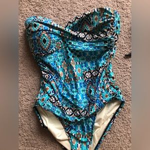 LA Blanca size 12 blue mosaic pattern. Beautiful and soft ! Tummy control.